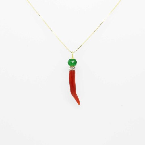 Collana in argento 925 dorato, con Cornetto in corallo Sardo e Radica di smeraldo